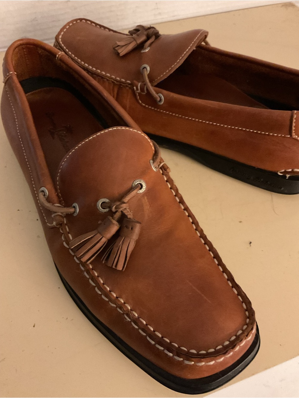 Tommy Bahama Men's chestnut brown leather loafer shoes US 11